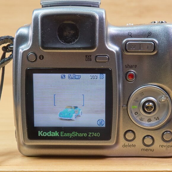Kodak Easyshare Z740 5 MP Digital Camera, 10x Optical Zoom - Picture 5 of 8